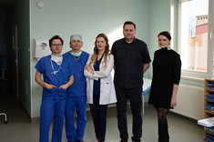 Od lewej: dr Krzysztof Ossoliński, dr Tadeusz Ossoliński, dr Anna Ossolińska, prof. T. Ruman, prof. PRz J. Nizioł, 