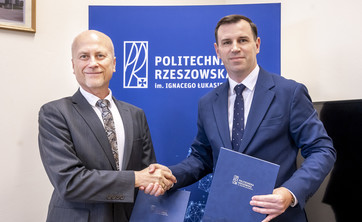 Od Lewej: prof. J. Sęp, mgr J. Dzik,